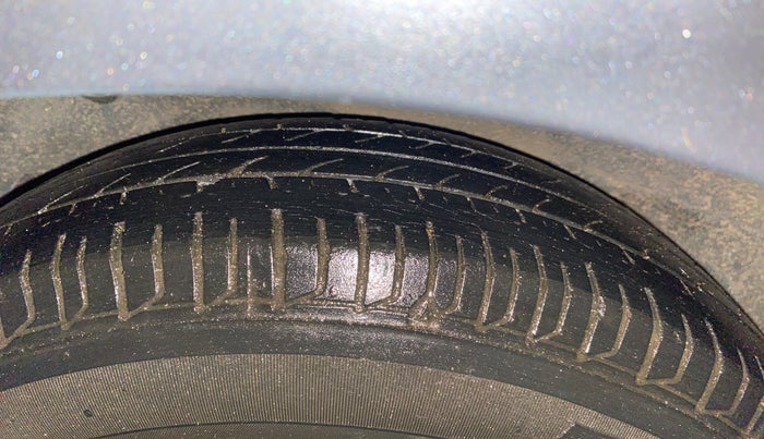 2015 Hyundai i10 MAGNA 1.1, Petrol, Manual, 30,893 km, Right Rear Tyre Tread