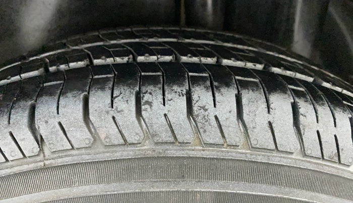2011 Maruti Swift LXI, Petrol, Manual, 51,109 km, Left Rear Tyre Tread