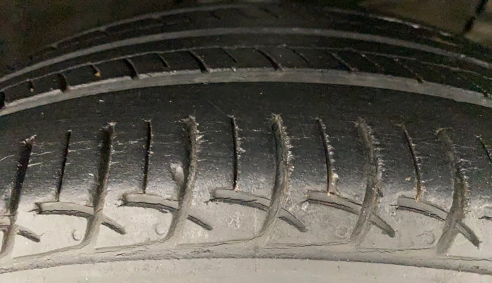 2014 Maruti Swift ZDI, Diesel, Manual, 1,23,430 km, Right Front Tyre Tread