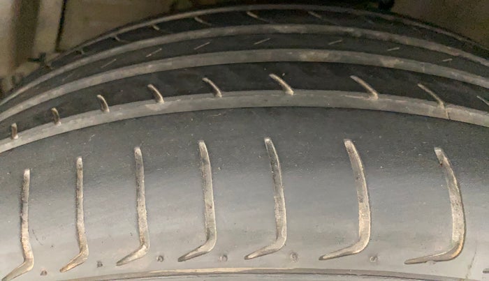 2014 Maruti Swift ZDI, Diesel, Manual, 1,23,430 km, Left Front Tyre Tread