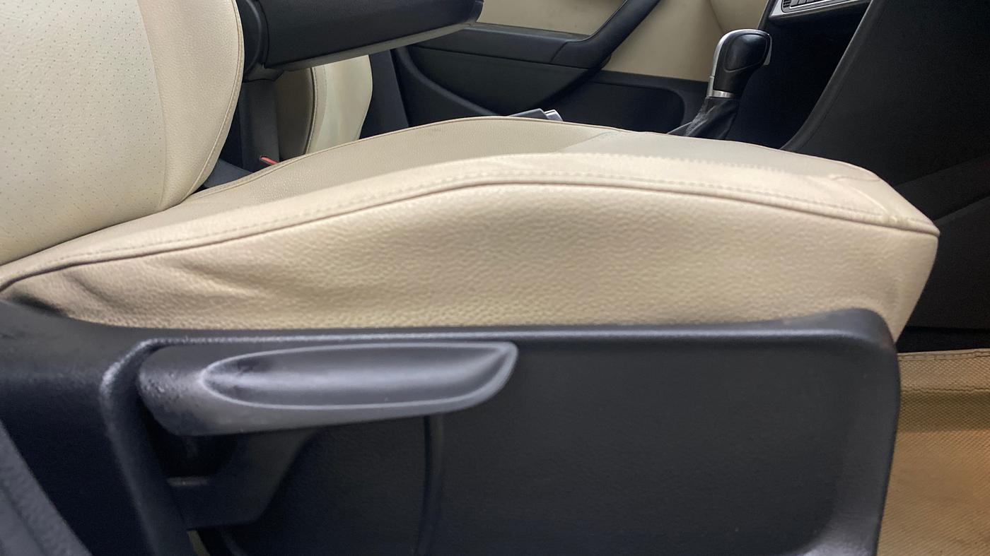 2019 Volkswagen Vento HIGHLINE PLUS 1.2 AT, Petrol, Automatic, 63,390 km, Driver Side Adjustment Panel