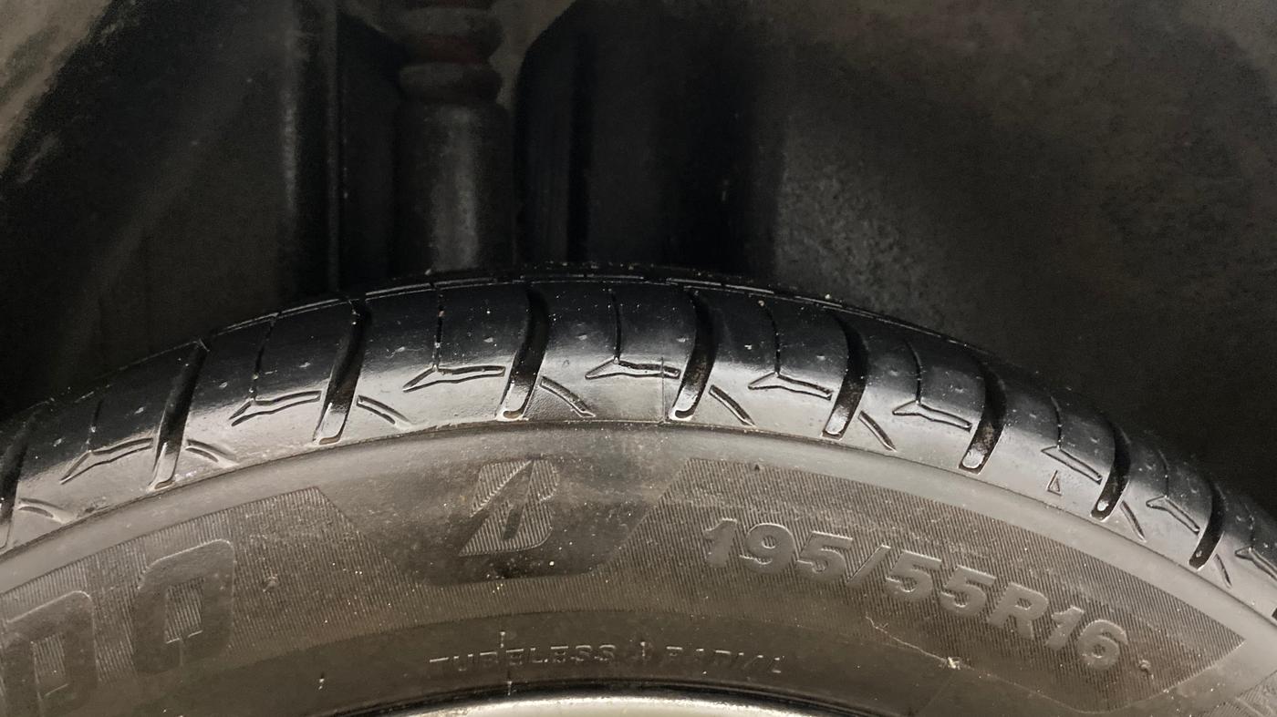2019 Volkswagen Vento HIGHLINE PLUS 1.2 AT, Petrol, Automatic, 63,390 km, Right Rear Tyre Tread