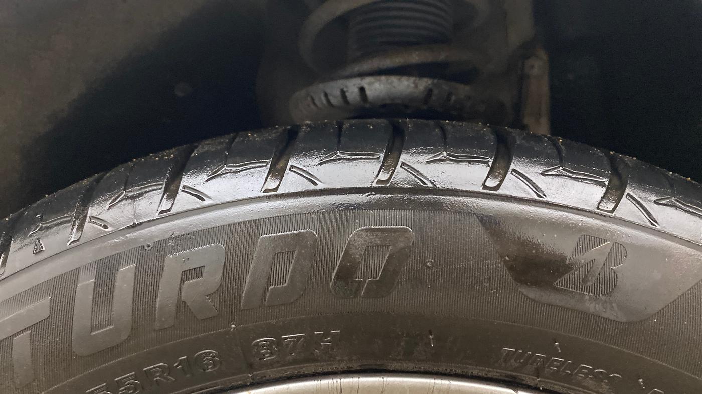 2019 Volkswagen Vento HIGHLINE PLUS 1.2 AT, Petrol, Automatic, 63,390 km, Left Front Tyre Tread