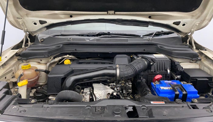 2021 Mahindra XUV300 W8 (O) 1.5 DIESEL AMT, Diesel, Automatic, 1,06,183 km, Engine View