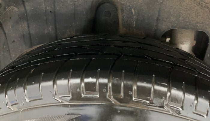 2023 Mahindra XUV300 W6 1.2 PETROL, Petrol, Manual, 38,391 km, Right Rear Tyre Tread