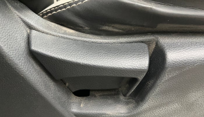 2023 Mahindra XUV300 W6 1.2 PETROL, Petrol, Manual, 38,391 km, Driver Side Adjustment Panel