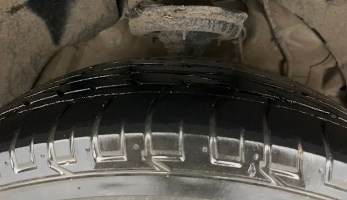 2023 Mahindra XUV300 W6 1.2 PETROL, Petrol, Manual, 38,391 km, Right Front Tyre Tread