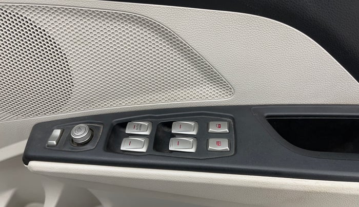 2023 Mahindra XUV300 W6 1.2 PETROL, Petrol, Manual, 38,391 km, Driver Side Door Panels Control