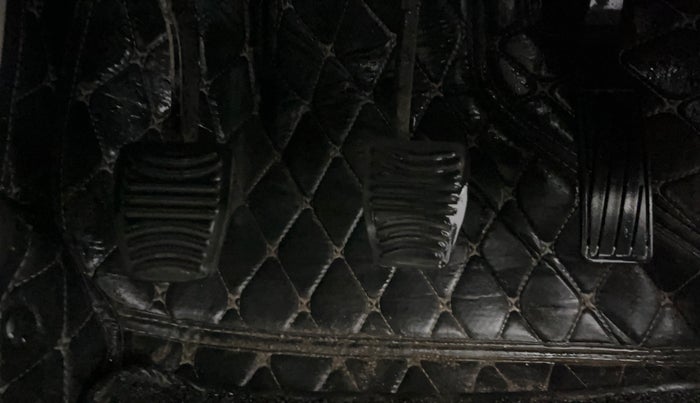 2023 Mahindra XUV300 W6 1.2 PETROL, Petrol, Manual, 38,391 km, Pedals