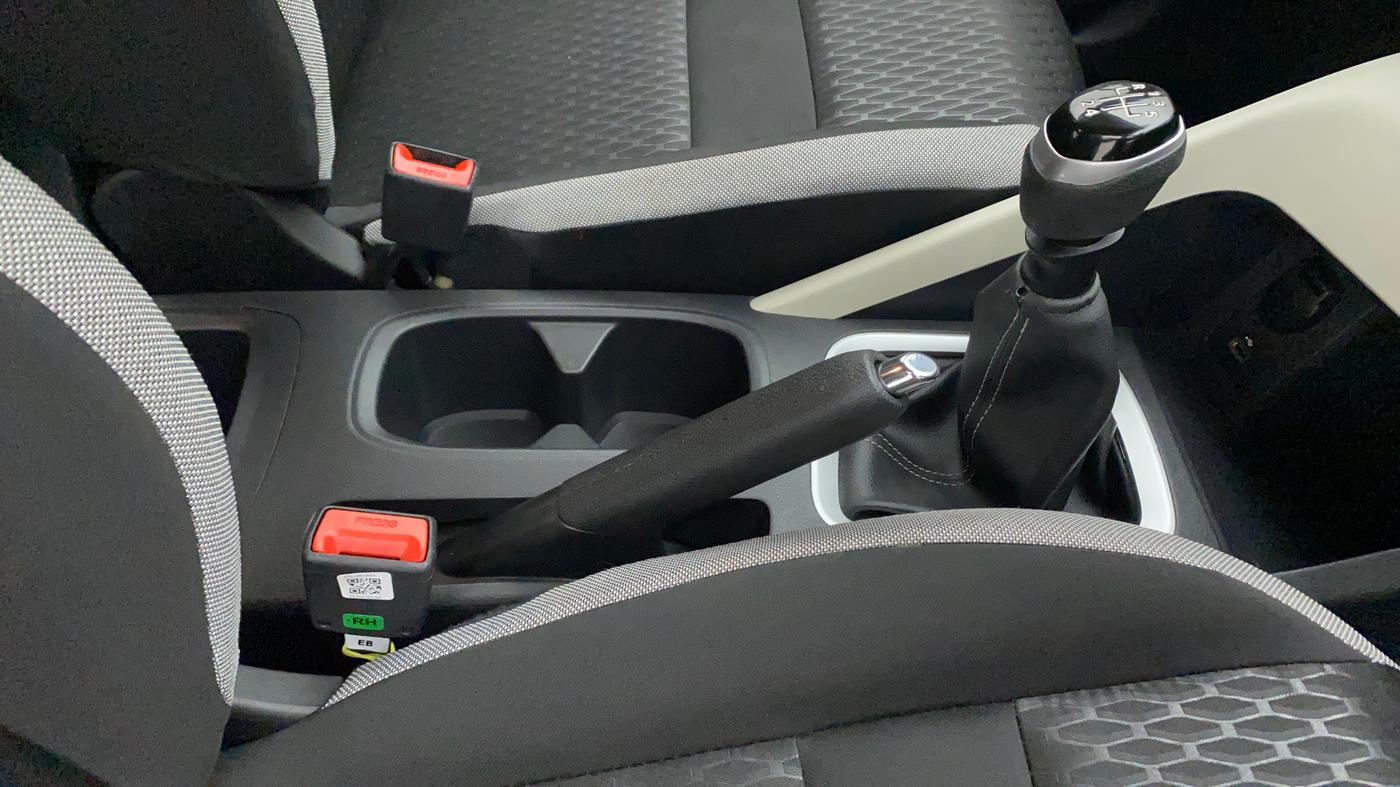 2022 Nissan MAGNITE XV MT, Petrol, Manual, 4,776 km, Gear Lever
