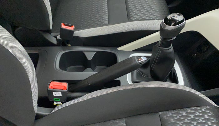 2022 Nissan MAGNITE XV MT, Petrol, Manual, 4,776 km, Gear Lever