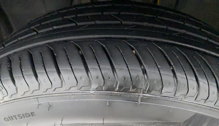 2022 Nissan MAGNITE XV MT, Petrol, Manual, 4,776 km, Left Front Tyre Tread
