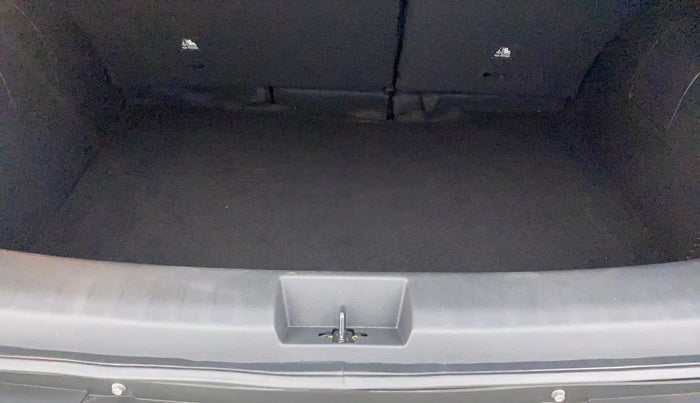 2022 Nissan MAGNITE XV MT, Petrol, Manual, 4,776 km, Boot Inside