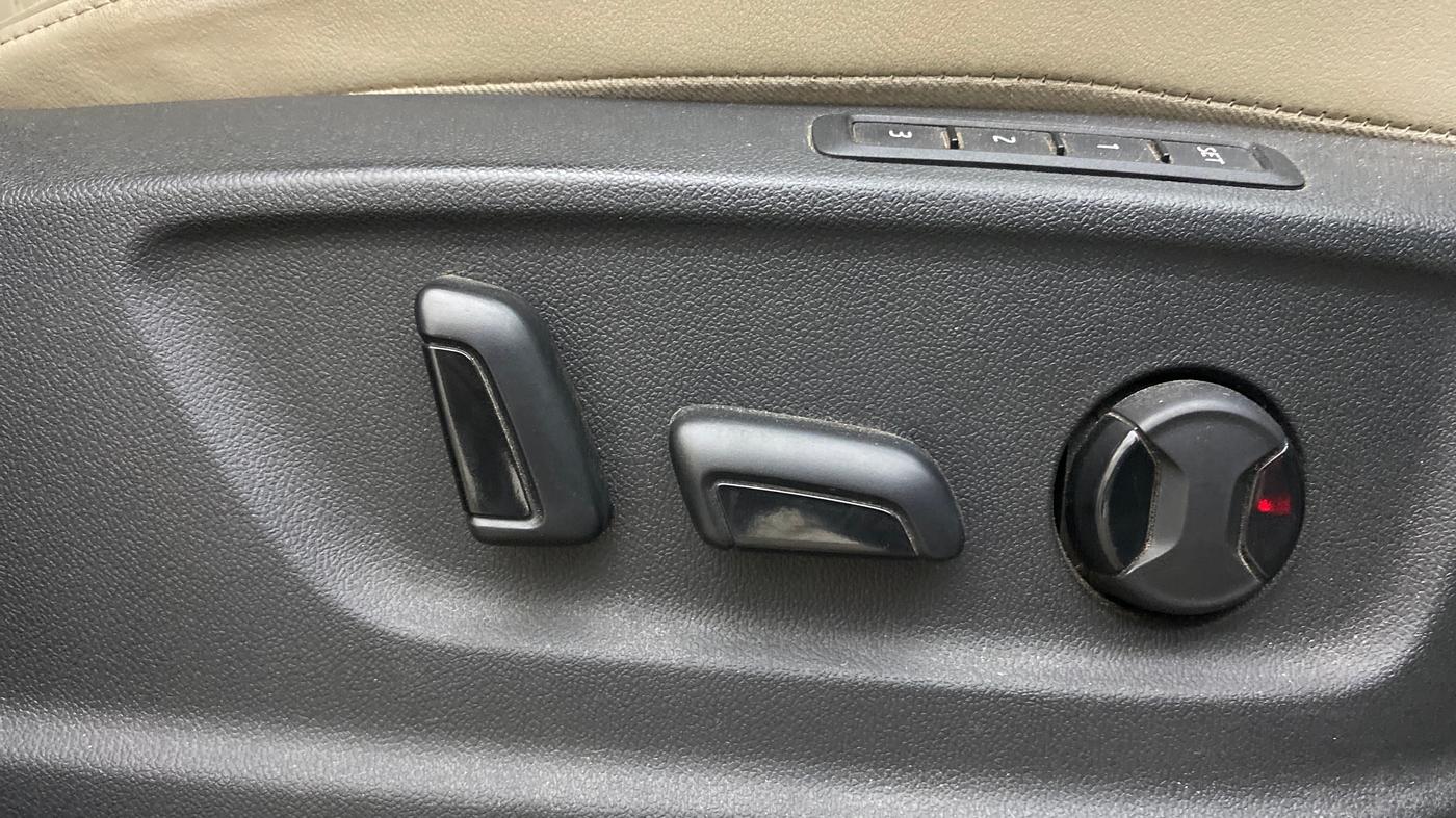2019 Skoda Kodiaq STYLE 2.0 TDI 4X4 AT, Diesel, Automatic, 56,400 km, Driver Side Adjustment Panel