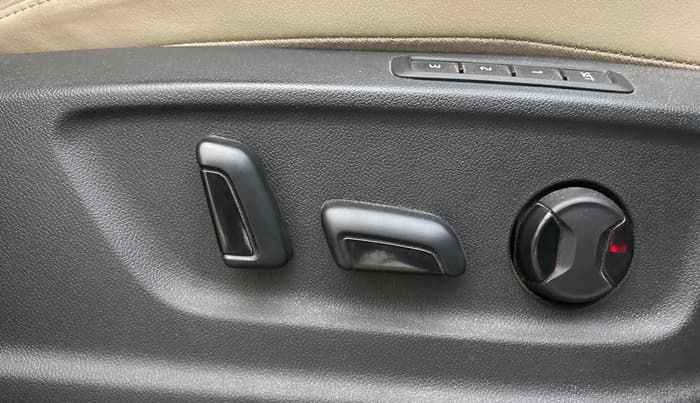 2019 Skoda Kodiaq STYLE 2.0 TDI 4X4 AT, Diesel, Automatic, 56,211 km, Driver Side Adjustment Panel