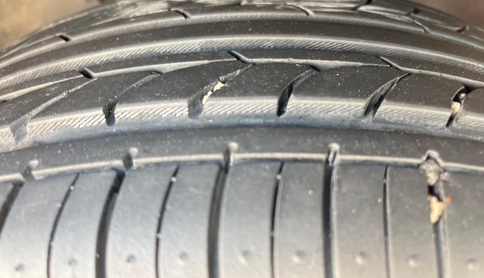 2021 Hyundai NEW I20 SPORTZ 1.2 MT, Petrol, Manual, 52,911 km, Left Front Tyre Tread