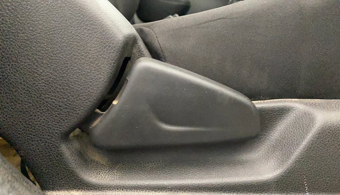 2018 Renault Kwid RXT 1.0, Petrol, Manual, 53,979 km, Driver Side Adjustment Panel