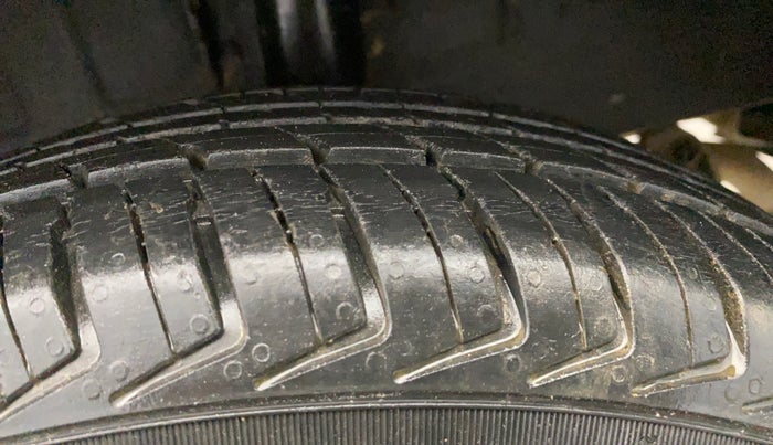 2018 Renault Kwid RXT 1.0, Petrol, Manual, 53,979 km, Left Rear Tyre Tread