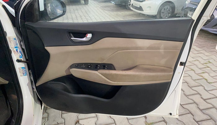 2019 Hyundai Verna 1.6 VTVT SX (O) AT, Petrol, Automatic, 57,083 km, Driver Side Door Panels Control