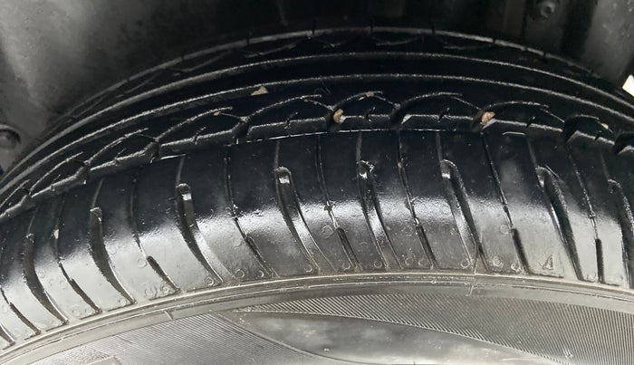 2015 Maruti Swift VDI ABS, Diesel, Manual, 1,23,276 km, Left Rear Tyre Tread