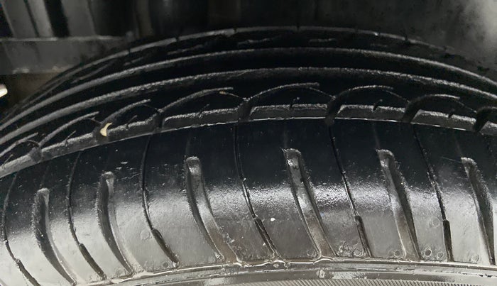 2015 Maruti Swift VDI ABS, Diesel, Manual, 1,23,276 km, Right Rear Tyre Tread