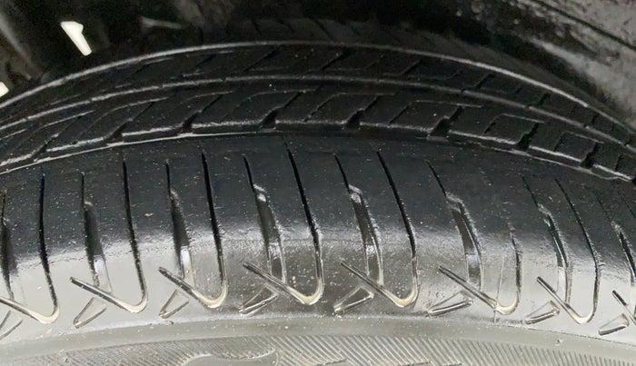 2014 Maruti Wagon R 1.0 VXI, Petrol, Manual, 47,804 km, Right Rear Tyre Tread