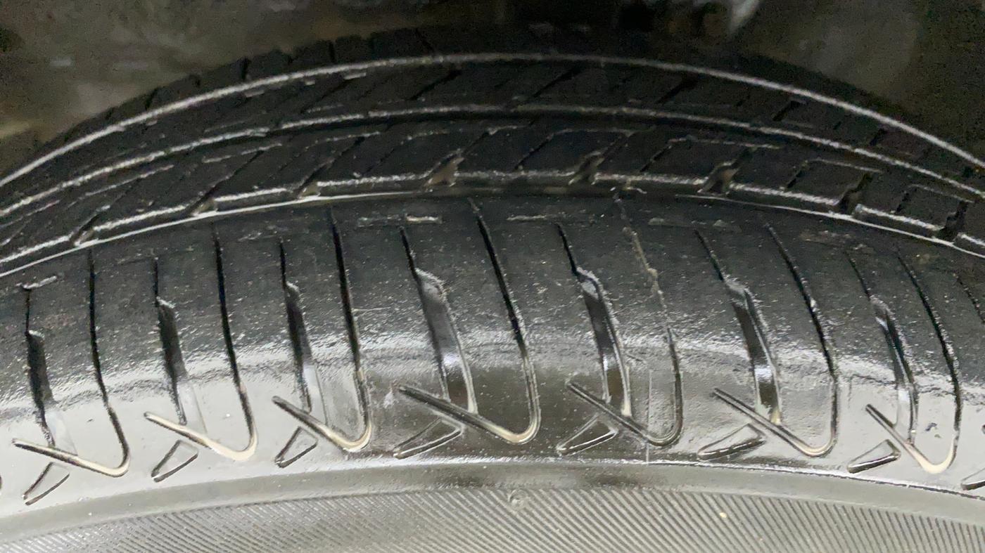 2014 Maruti Wagon R 1.0 VXI, Petrol, Manual, 47,804 km, Left Front Tyre Tread