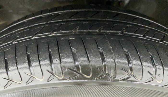 2014 Maruti Wagon R 1.0 VXI, Petrol, Manual, 47,804 km, Left Front Tyre Tread