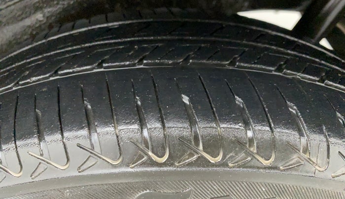 2014 Maruti Wagon R 1.0 VXI, Petrol, Manual, 47,804 km, Left Rear Tyre Tread