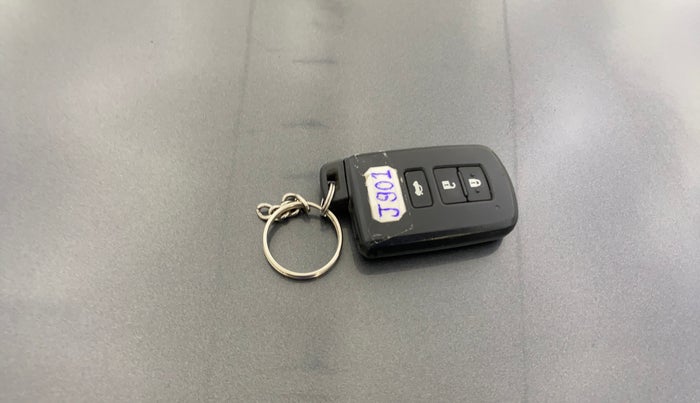 2014 Toyota Corolla Altis VL CVT PETROL, Petrol, Automatic, 1,32,528 km, Key Close Up