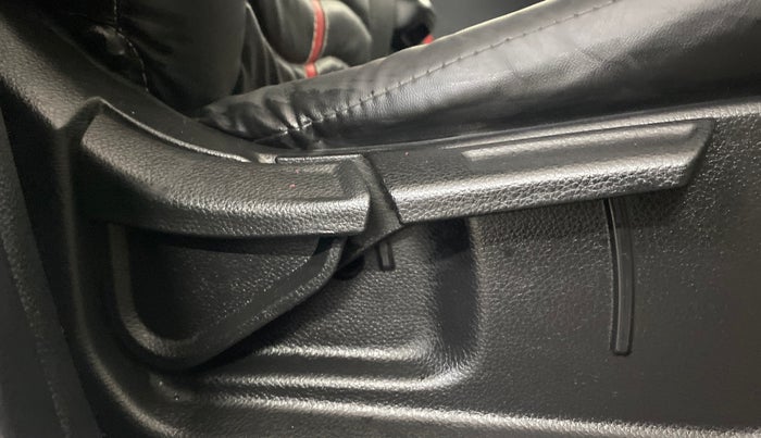 2021 KIA SONET HTX 1.0 IMT, Petrol, Manual, 91,834 km, Driver Side Adjustment Panel