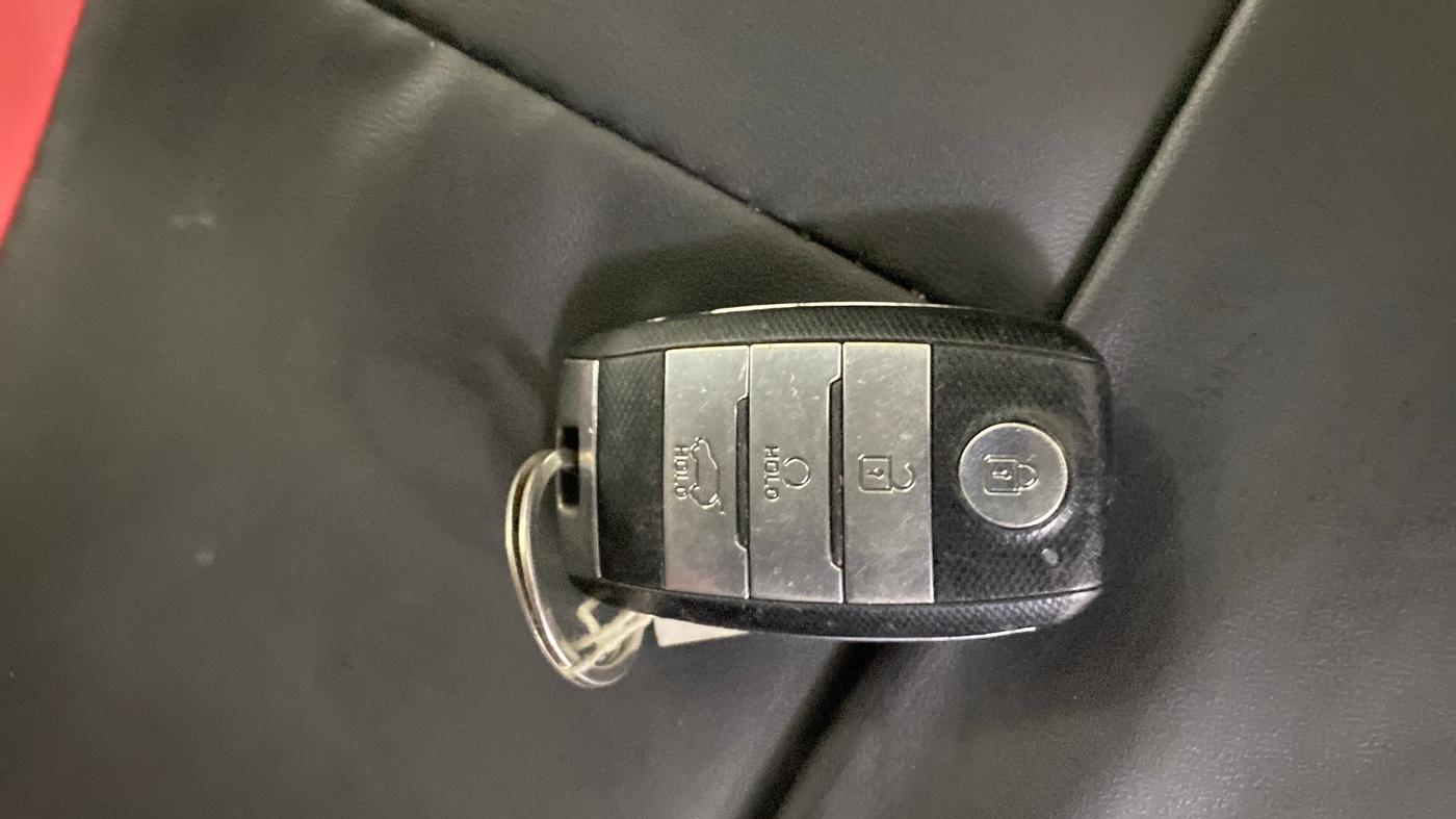 2021 KIA SONET HTX 1.0 IMT, Petrol, Manual, 91,501 km, Key Close Up