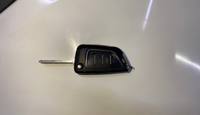 2021 Tata ALTROZ XM DIESEL, Diesel, Manual, 31,485 km, Key Close Up