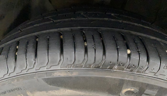 2021 Hyundai NEW I20 ASTA 1.2 MT, Petrol, Manual, 14,329 km, Left Front Tyre Tread