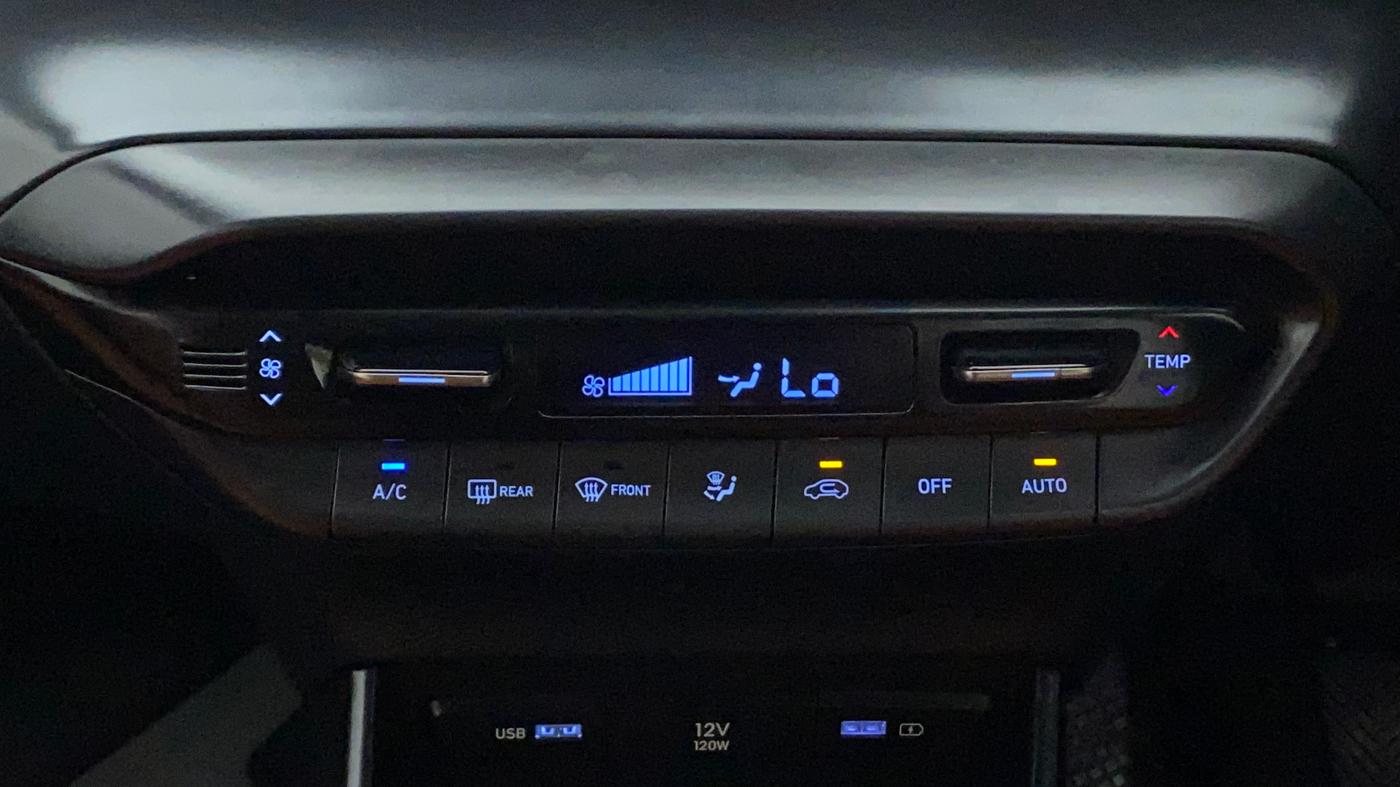 2021 Hyundai NEW I20 ASTA 1.2 MT, Petrol, Manual, 14,329 km, Automatic Climate Control