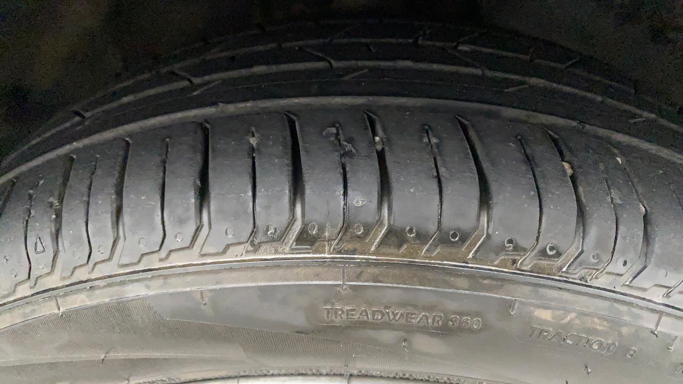 2021 Hyundai NEW I20 ASTA 1.2 MT, Petrol, Manual, 14,329 km, Right Front Tyre Tread