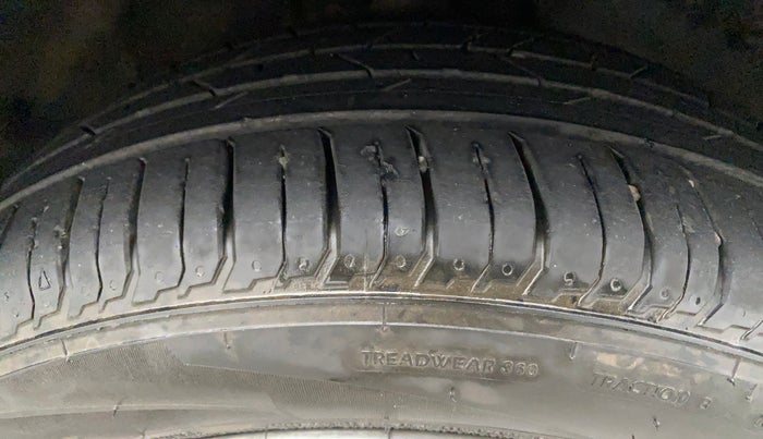 2021 Hyundai NEW I20 ASTA 1.2 MT, Petrol, Manual, 14,329 km, Right Front Tyre Tread