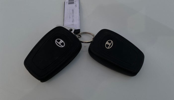 2020 Tata NEXON XZ PLUS (O) DIESEL, Diesel, Manual, 72,517 km, Key Close Up