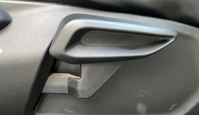 2020 Tata NEXON XZ PLUS (O) DIESEL, Diesel, Manual, 72,517 km, Driver Side Adjustment Panel