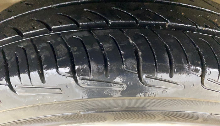 2015 Maruti Alto 800 LXI, Petrol, Manual, 66,458 km, Left Front Tyre Tread