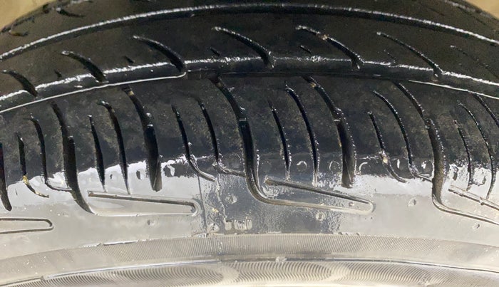 2015 Maruti Alto 800 LXI, Petrol, Manual, 66,458 km, Right Front Tyre Tread