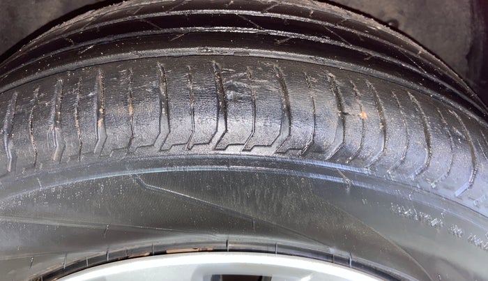 2023 Skoda SLAVIA ACTIVE 1.0L TSI MT, Petrol, Manual, 31,188 km, Right Front Tyre Tread