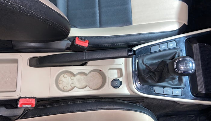 2023 Skoda SLAVIA ACTIVE 1.0L TSI MT, Petrol, Manual, 31,188 km, Gear Lever