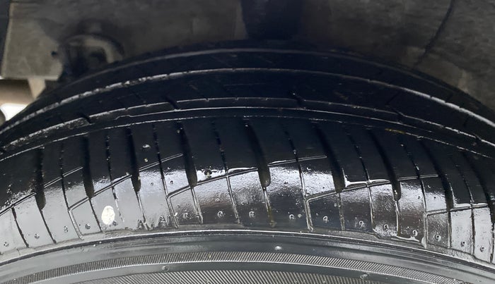 2019 Hyundai Grand i10 SPORTZ AT 1.2 KAPPA VTVT, Petrol, Automatic, 37,965 km, Right Rear Tyre Tread