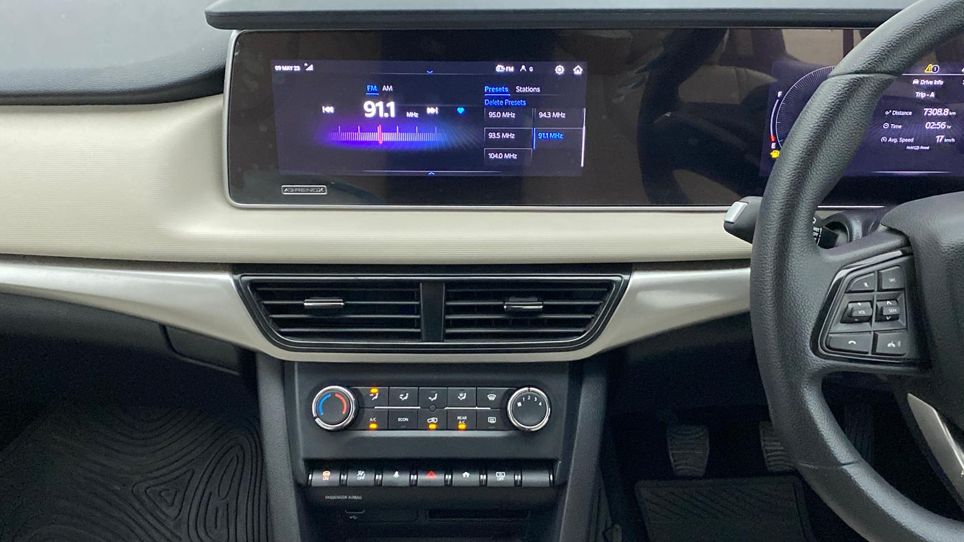 2022 Mahindra XUV700 AX 5 P MT 7 STR, Petrol, Manual, 9,719 km, Air Conditioner