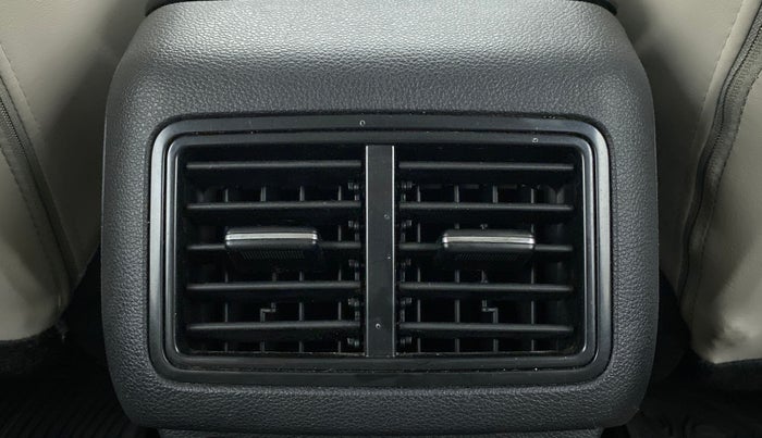 2022 Mahindra XUV700 AX 5 P MT 7 STR, Petrol, Manual, 9,719 km, Rear AC Vents