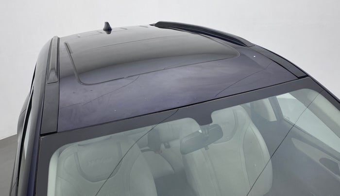 2022 Mahindra XUV700 AX 5 P MT 7 STR, Petrol, Manual, 9,719 km, Roof