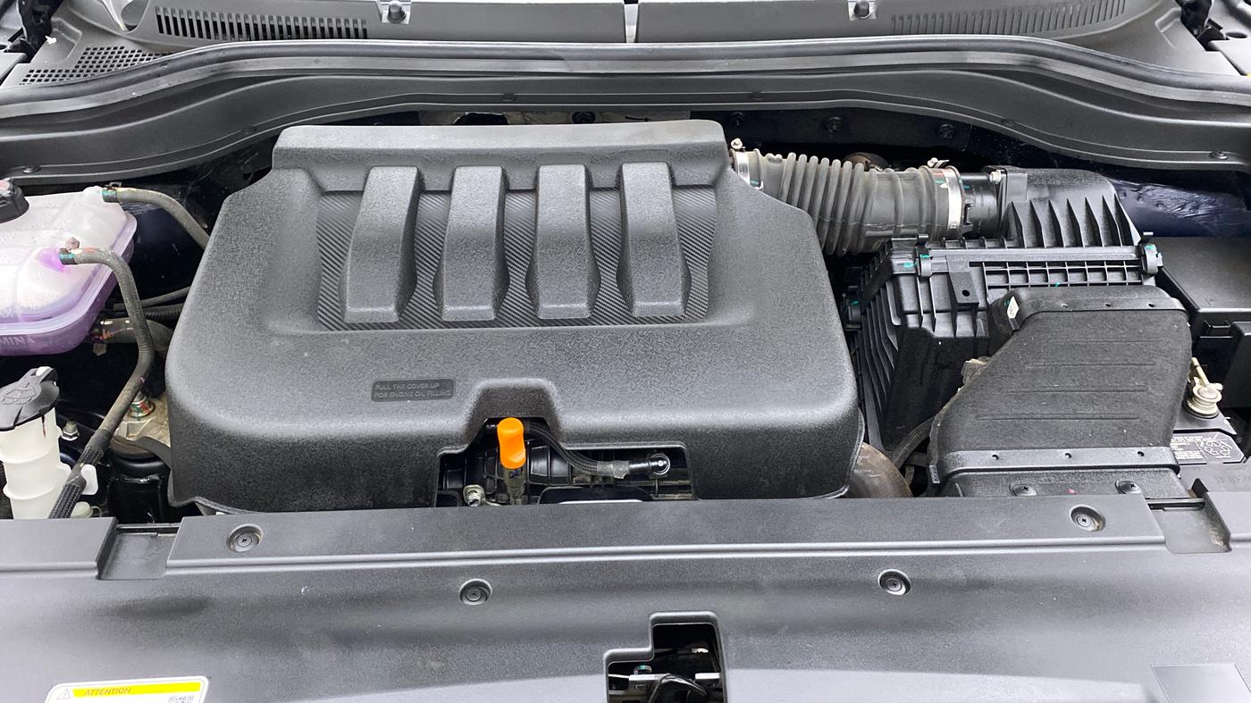 2022 Mahindra XUV700 AX 5 P MT 7 STR, Petrol, Manual, 9,719 km, Open Bonet