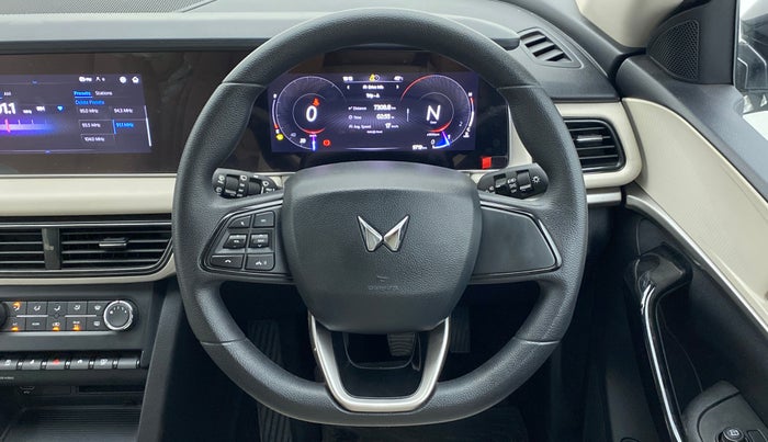 2022 Mahindra XUV700 AX 5 P MT 7 STR, Petrol, Manual, 9,719 km, Steering Wheel Close Up