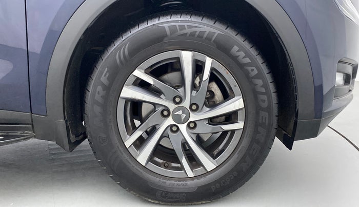 2022 Mahindra XUV700 AX 5 P MT 7 STR, Petrol, Manual, 9,719 km, Right Front Wheel